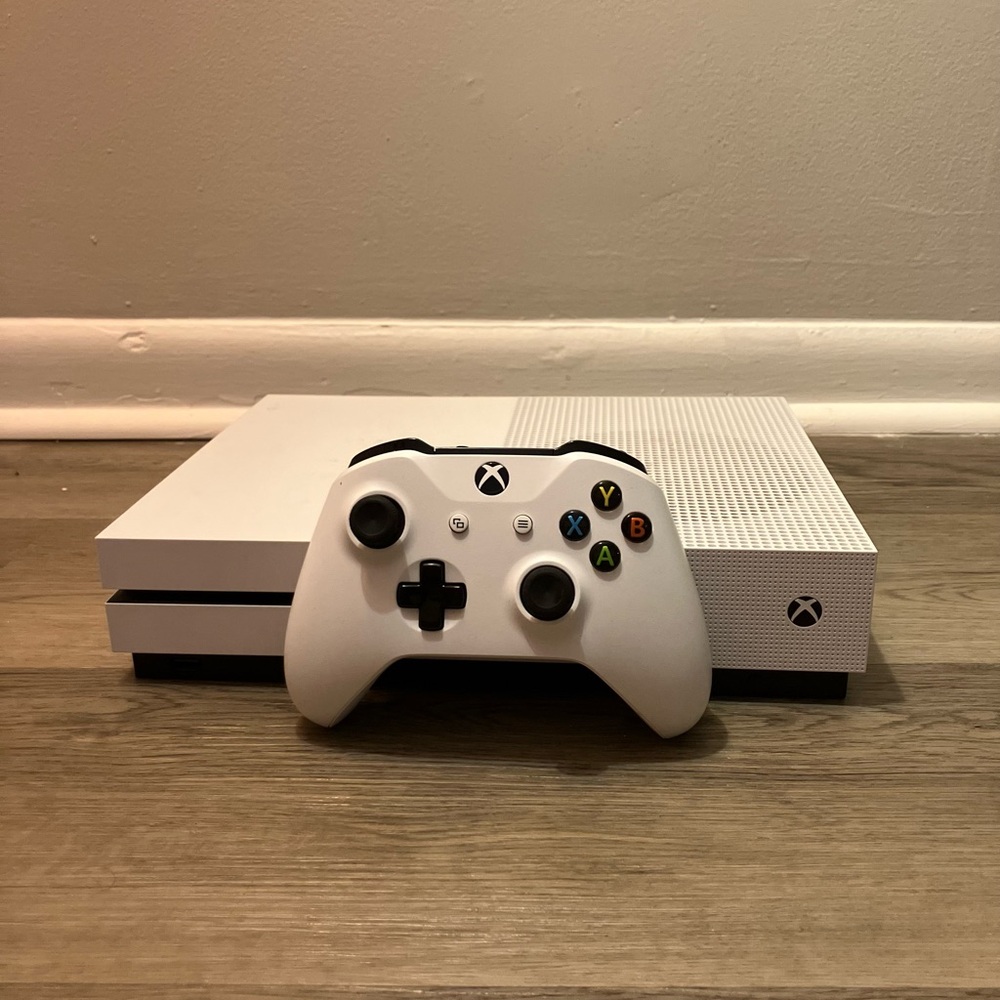 White XBOX ONE S Console with remote